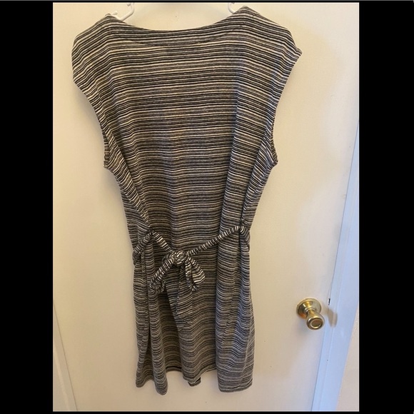 Black and white stripe Loft mini dress with tie belt - Picture 2 of 3